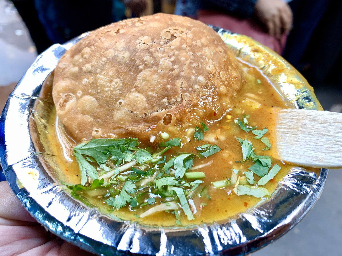 rajesh_tara's tweet photo. This #KachoriSubzi I had at Jung Bahadur Kachori Wala in #ChandniChowk is quite good. The deep fried, crispy and flavourful #Kachori had almost no oil visible (piece of art). The #AlooSubzi was spicy and tangy. 

#MagicOfFlavours #StreetFood ##PuraniDilli #Dilli6 #Delhi6 https://t.co/skP5thG7ow