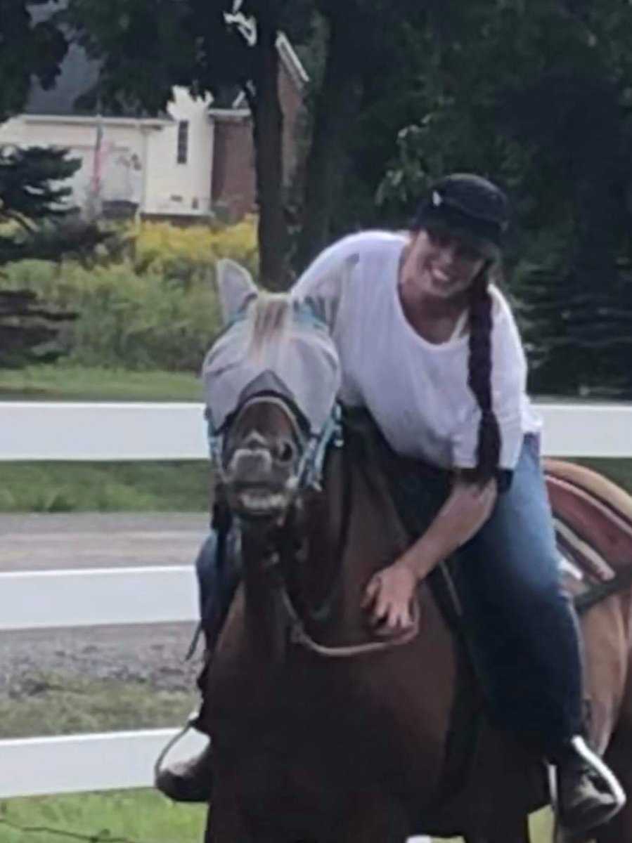 KelshaMaria's tweet photo. Say cheese! #Tuckermyhorse https://t.co/jQLt8g811P