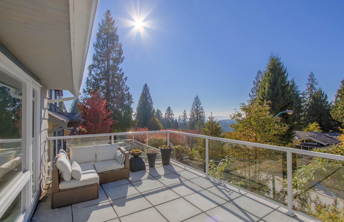 DaveHaboosheh's tweet photo. New Listing! 7-bedroom family home in North Vancouver. 3-levels with a 2+ bedroom basement suite. Huge backyard plus a massive front patio to enjoy the view. Listed $2,388,000 https://t.co/bXqdRUUkc6