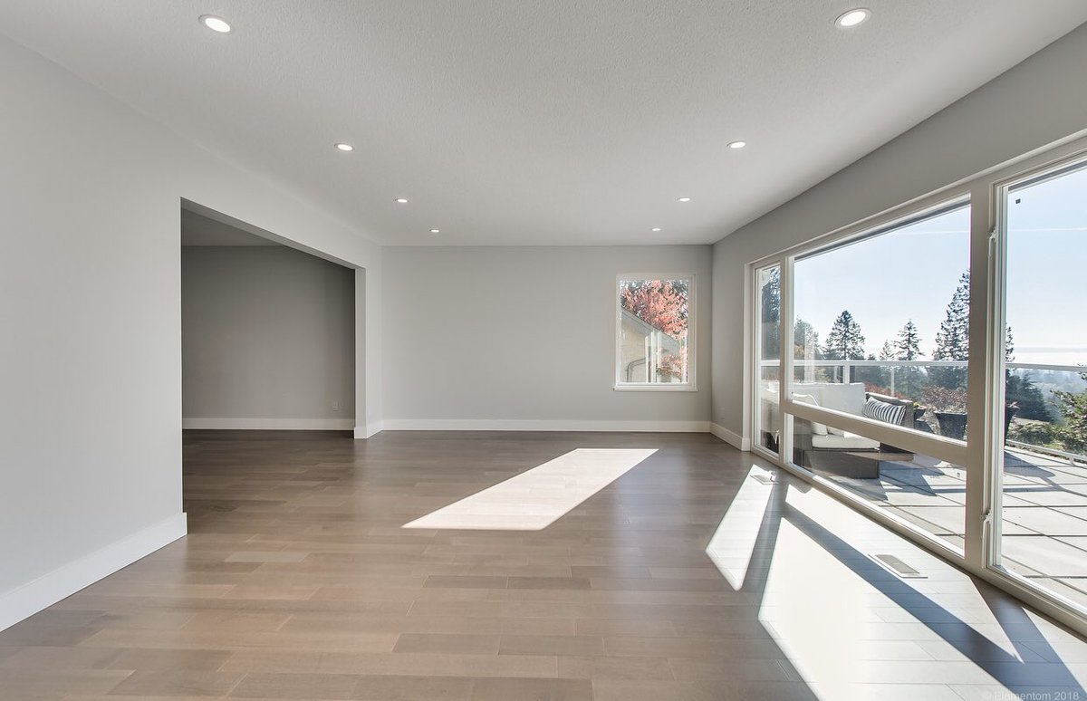 DaveHaboosheh's tweet photo. New Listing! 7-bedroom family home in North Vancouver. 3-levels with a 2+ bedroom basement suite. Huge backyard plus a massive front patio to enjoy the view. Listed $2,388,000 https://t.co/bXqdRUUkc6