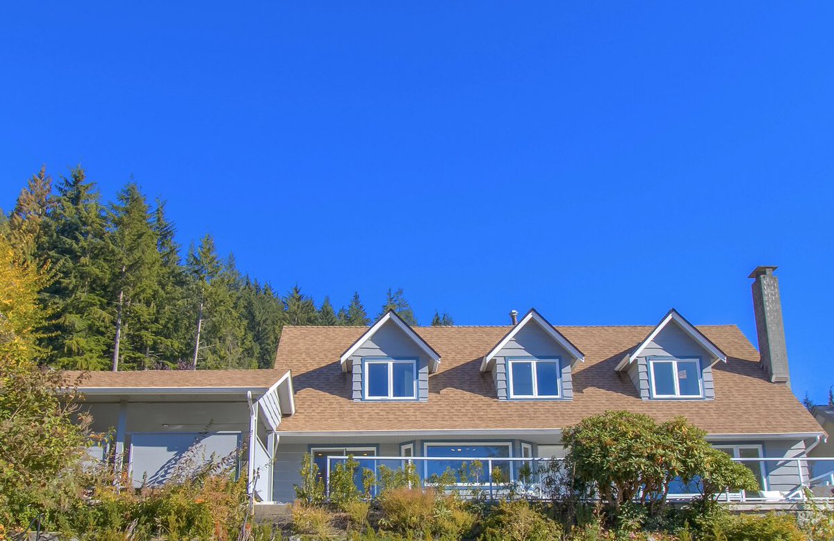 DaveHaboosheh's tweet photo. New Listing! 7-bedroom family home in North Vancouver. 3-levels with a 2+ bedroom basement suite. Huge backyard plus a massive front patio to enjoy the view. Listed $2,388,000 https://t.co/bXqdRUUkc6