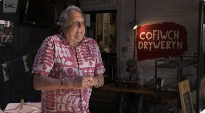 ChicagoTafia's tweet photo. Pies, pints &amp; Watching ‘Codi Hwyl Chicago’ at @phpubchicago this Sunday afternoon at 3:00pm. #CodiHwyl #Chicago #Welsh #Wales https://t.co/bfzzYk2pTE