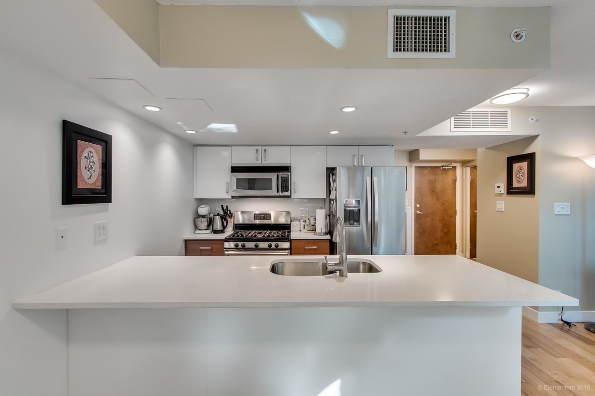 DaveHaboosheh's tweet photo. 2-level Live/Work zoned Townhome in Lower Lonsdale! 1100+sqft 2-bedroom, with 2.5 baths. Listed $1,088,000 https://t.co/2aesblfweT