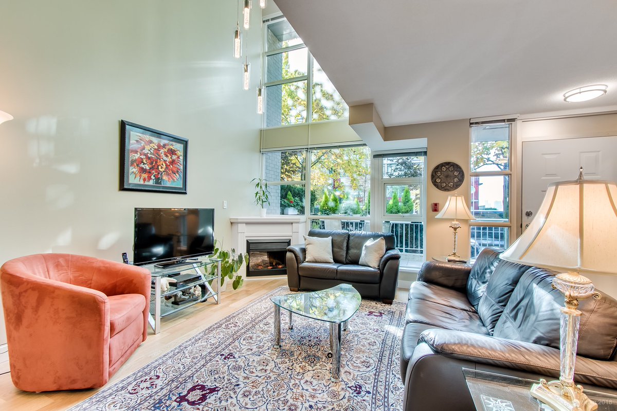 DaveHaboosheh's tweet photo. 2-level Live/Work zoned Townhome in Lower Lonsdale! 1100+sqft 2-bedroom, with 2.5 baths. Listed $1,088,000 https://t.co/2aesblfweT