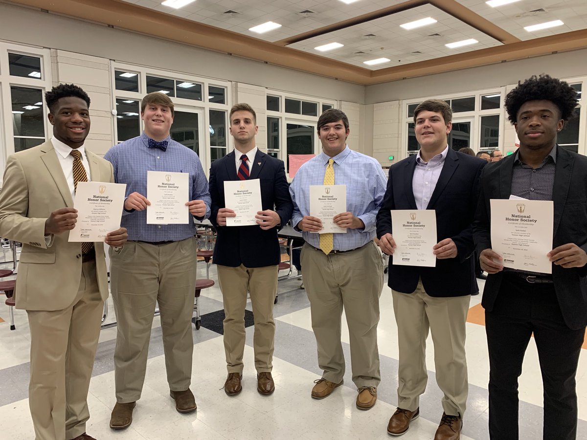 BucsFootball's tweet photo. Proud of our National Honor Society inductees. ⁦@marcusw5_⁩  ⁦@DavidBodden64⁩ ⁦@JeppaKilgore⁩ ⁦@drewcolclough35⁩ ⁦@NickParadise5⁩ ⁦@SethParker12⁩ https://t.co/TpAz1b2vy3