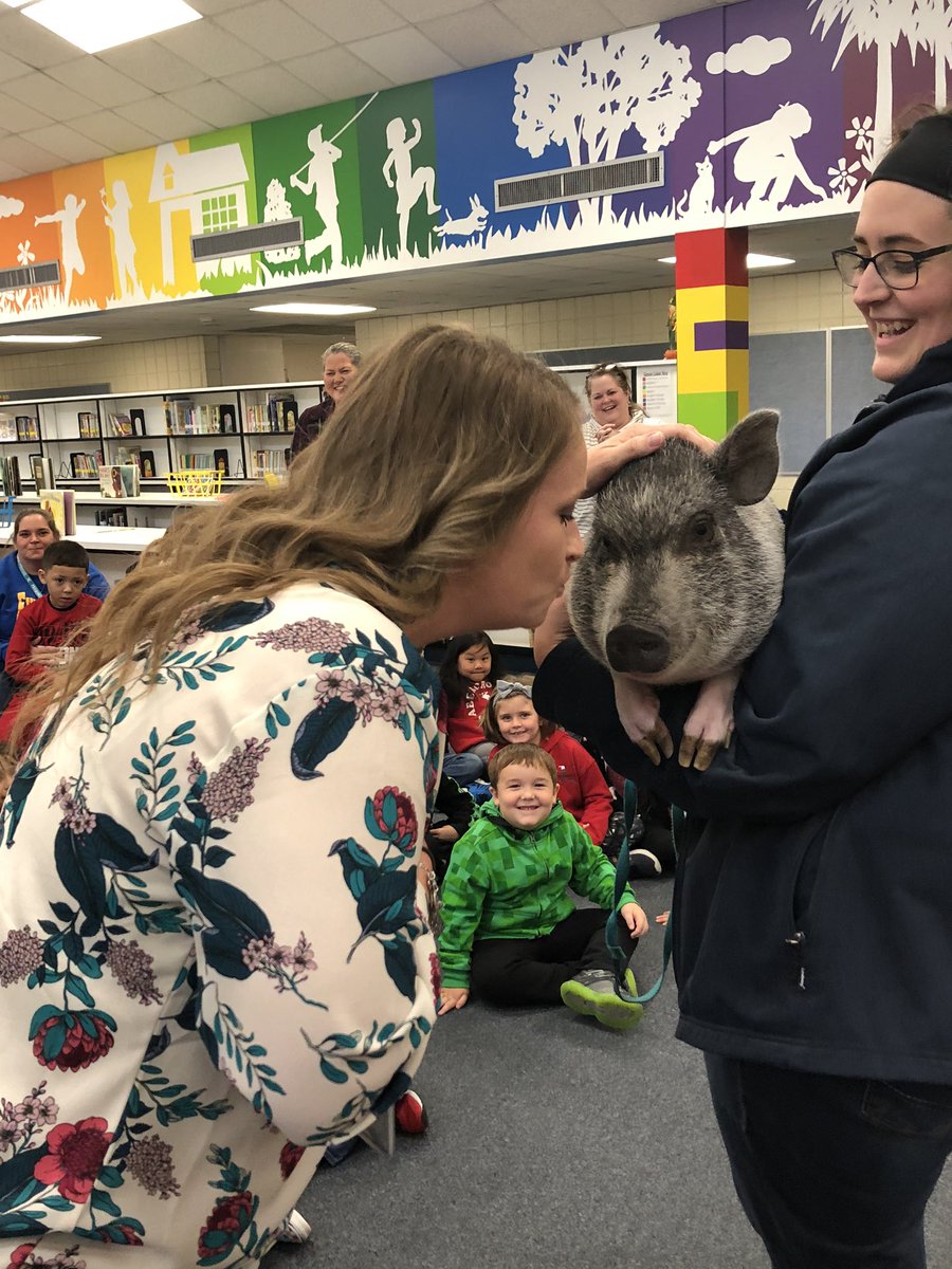 MDerrickReads's tweet photo. Tank this pig was all puckered up for our October Reading Challenge winners!!! Thank you so much teachers and admin for participating and being great sports! #LibraryPromise @perlaedelgado @FeldhausSuzanne https://t.co/eYNLAA77XI
