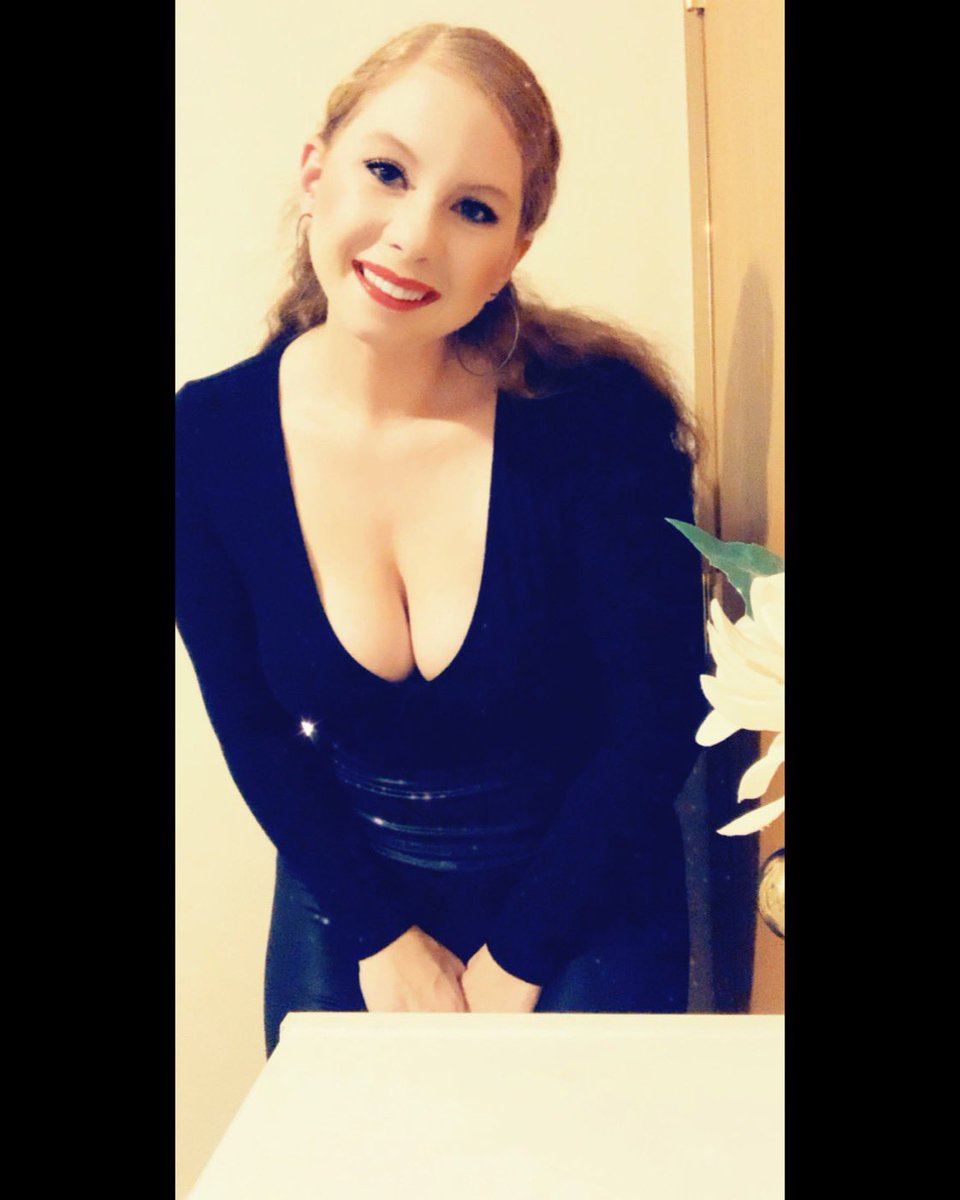 kasgal24's tweet photo. Let’s just appreciate the hard work I’ve done to achieve this body 😊 https://t.co/rermnx5ciU