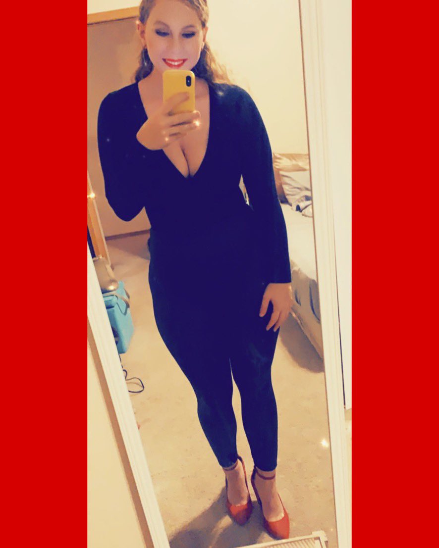 kasgal24's tweet photo. Let’s just appreciate the hard work I’ve done to achieve this body 😊 https://t.co/rermnx5ciU