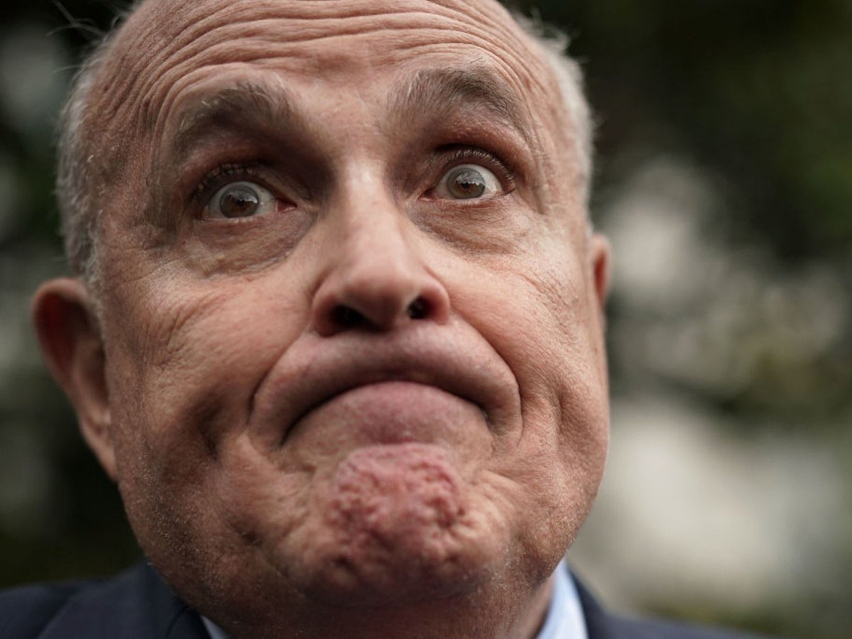 WAKE UP AMERICA THE IDIOT #TRUMP HAD #Giuliani & #Hannity RUNNING YOUR FOREIGN AFFAIRS ... #impeach him now YOUR THE LAUGHING STOCK OF THE WORLD!!!