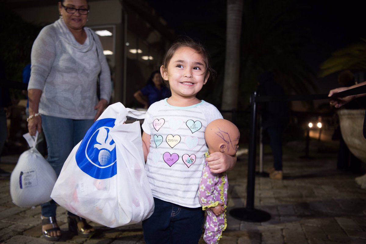 elreyjesusmiami's tweet photo. ¡Estaremos regalando pavos este sábado en #Fallfest2019! Daremos 1,000 comidas de acción de gracias durante nuestro evento comunitario. No podemos esperar para pasar un buen rato con todos ustedes en Care Miami Fall Fest. https://t.co/ADkN0ouUKu