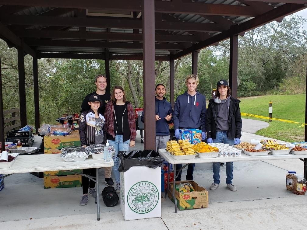 CyclingKnights's tweet photo. Sunday we volunteered at the Horrible Hundred Ride! We had a blast, supporting hundreds of riders (including our own Tyler, Hunter, Lane, &amp; Matt) as they rode a tough, cold, &amp; misty 100mi ride! As riders ourselves, it was amazing to see what it’s like on the other side of things! https://t.co/NFryVbmKgt