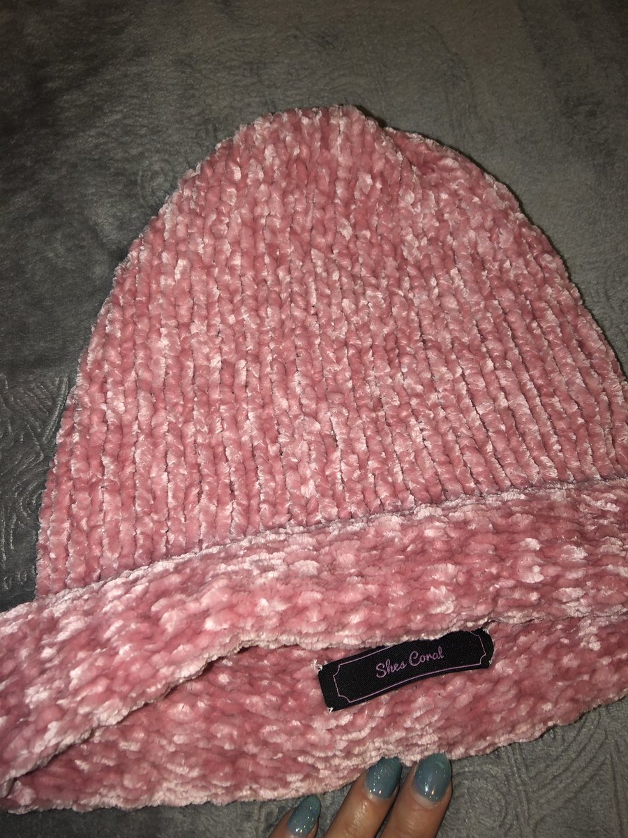 💘💓In love with my new beanie 💘💓  hit up <a href="/Shescoral/">ShesCoral</a> 💖