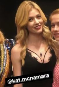 heroxdale's tweet photo. Kat during rehearsals and ready to go onstage at The 24 Hour Plays. Looking so gorgeous. Wow 😍
via: hesherman//genevieveangelson on IG. https://t.co/mwCmzRzWPs