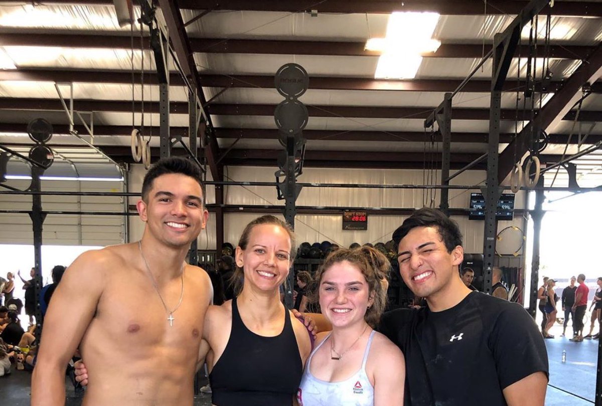 CaliFlex24's tweet photo. Sweat sweat sweat 💦 #sharetheflex 
#gym #gymlifestyle #gymtime #gymwithfriends #workingouttogether https://t.co/93OcZdsSvz