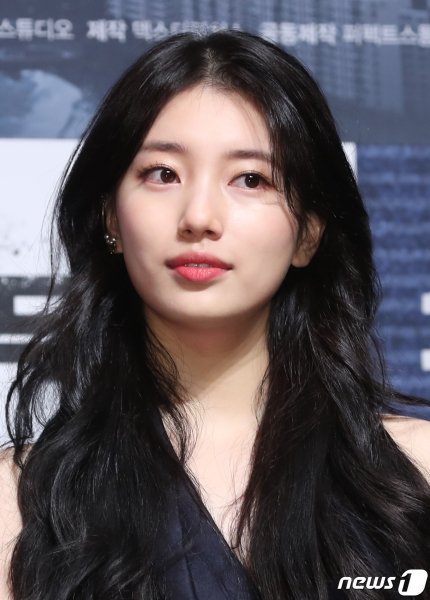 BAEKKOTMAEUL's tweet photo. [PIC] 191119 백두산 제작발표회 기사사진

#배수지 #수지 #SUZY #백두산 #BAEKDUSAN #최지영 https://t.co/8Ye7OWsYYw