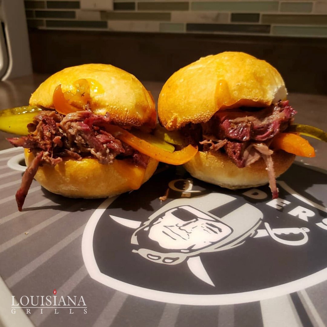 LouisianaGrills's tweet photo. Chuck roast smoked for five and a half hours on his LG900. @kaso27 created an instant family favorite, BBQ Beef Sandwiches.
.
.
#LouisianaGrills #Beef #BeefSandwich #PelletGrill #LG900 #LouisianaGrill https://t.co/BQcOqd3nhy