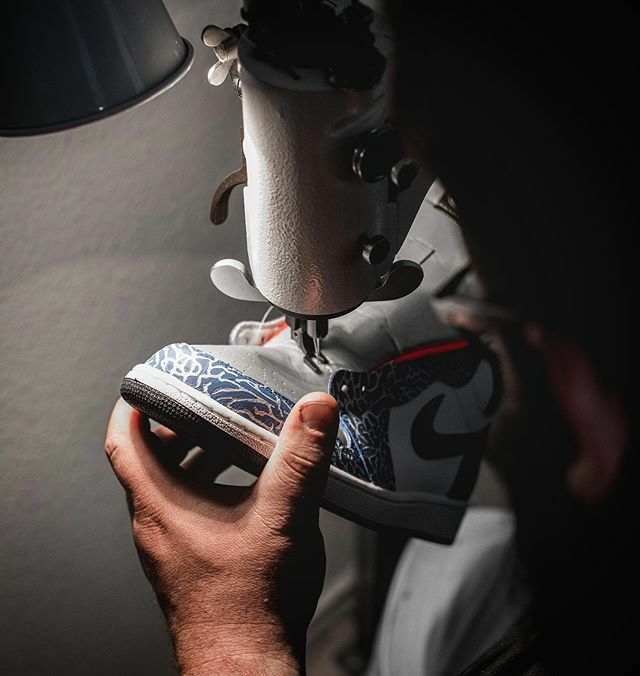 jwdanklefs's tweet photo. Stitching up some tongues...
.
📸 by @pkzuniga .
.
#jordan1 #nicekicks #solecollector #complexkicks #kicksonfire #kicksoftheday #angelusdirect #soletoday #kicks #sneakers #sneakernews #igsneakercommunity #shoegame #kickgamecray #grexairbrushpaints https://t.co/jIwzXg7PXW https://t.co/2S07vuO7CZ