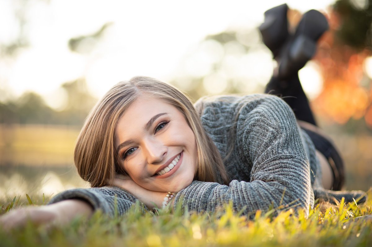 leoweeks_photo's tweet photo. We had a blast with Kristen this weekend for senior pictures! Kristen is a PNG senior rep for us this year. 

Book with us before the new year and get $50 off of your session.

#pngproud #pnghs #seniorrep #leoweeks #leoweeksphotographers https://t.co/14W9P1R52d