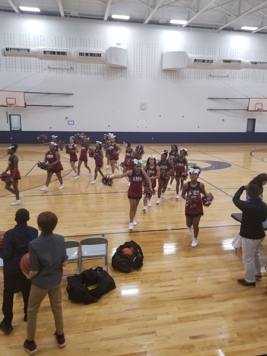 CoachHolton33's tweet photo. #CougarprideAvl,  our AMS cheerleaders cheering at Cane Creek! https://t.co/f9AAKdkhSX