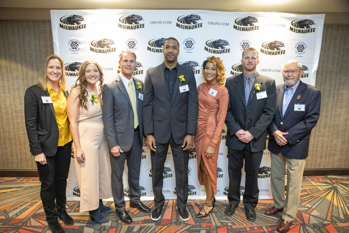 MKEPanthers's tweet image. ICYMI: We inducted the Milwaukee Athletics Hall of Fame Class of 2019 on Saturday, Nov. 9!

📰 » bit.ly/MKEHOF2019 | #UnitedWeRoar