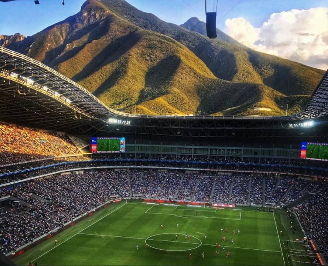 ataqueverblan's tweet photo. Con capacidad para 51.800 espectadores, el estadio de los @Rayados de Monterrey, patrocinado por la multinacional española @bbva es unos de los más modernos, la cual patrocina igual al de @HoustonDynamo con el @BBVAStadium en Estados Unidos. |#WorldStadium - #ArenaCaleñista | https://t.co/9bQRvtfS5e
