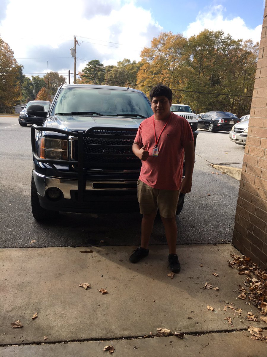 JeffCol38194580's tweet photo. He just finished his first power steering fluid flush. Great day!!! #Donaldsoncareer https://t.co/jnyUZrPU5W