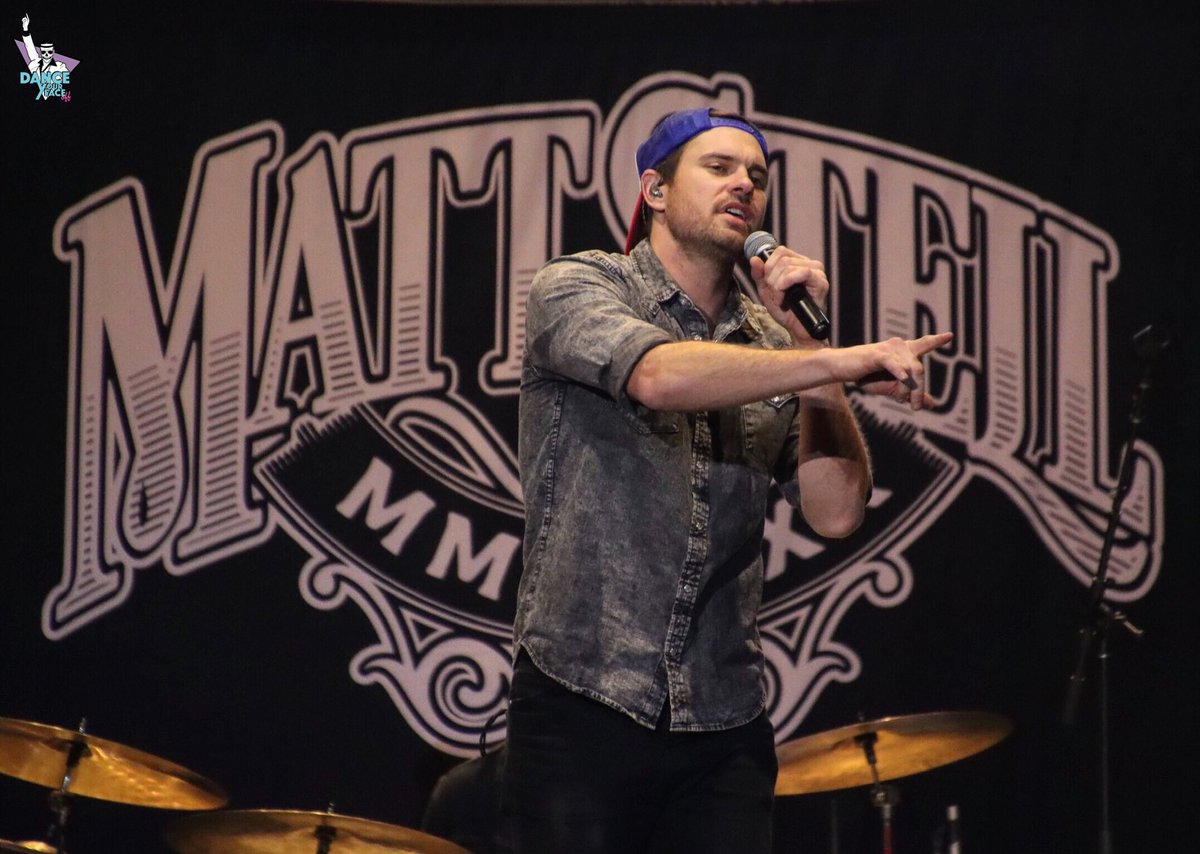 DanceYFO's tweet photo. .@MattStellMusic at the #mohegansunarena inside the @mohegansun #casino for the #aconcertforrecovery #ctrecovers #mattstell #concertforrecovery #mohegansun #country #countrymusic #livemusic #concertphotography #danceyourfaceoff #dyfo https://t.co/pP6ArNYAVv