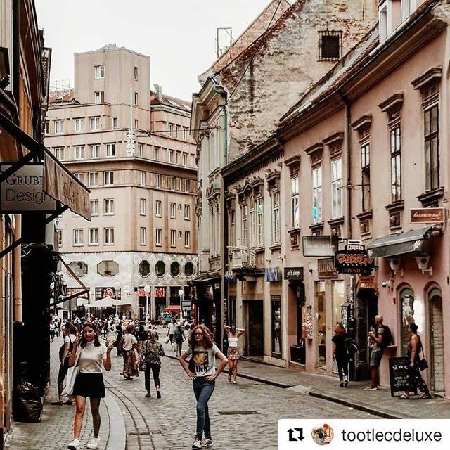 hotelDUBROVNIK's tweet photo. #Repost @tootlecdeluxe
γ»γ»γ»
There is a dog in my neighborhood that always comes to say hi and demands I pay attention to it whenever we meet. π€
.
.
#hotelrooms #hotelroom #hoteldesign #hotelbloggers #hotelblogger #heartofzagreb #discover_hotels #hot⦠https://t.co/U0M4JOf9zg https://t.co/i87ZGlCcts