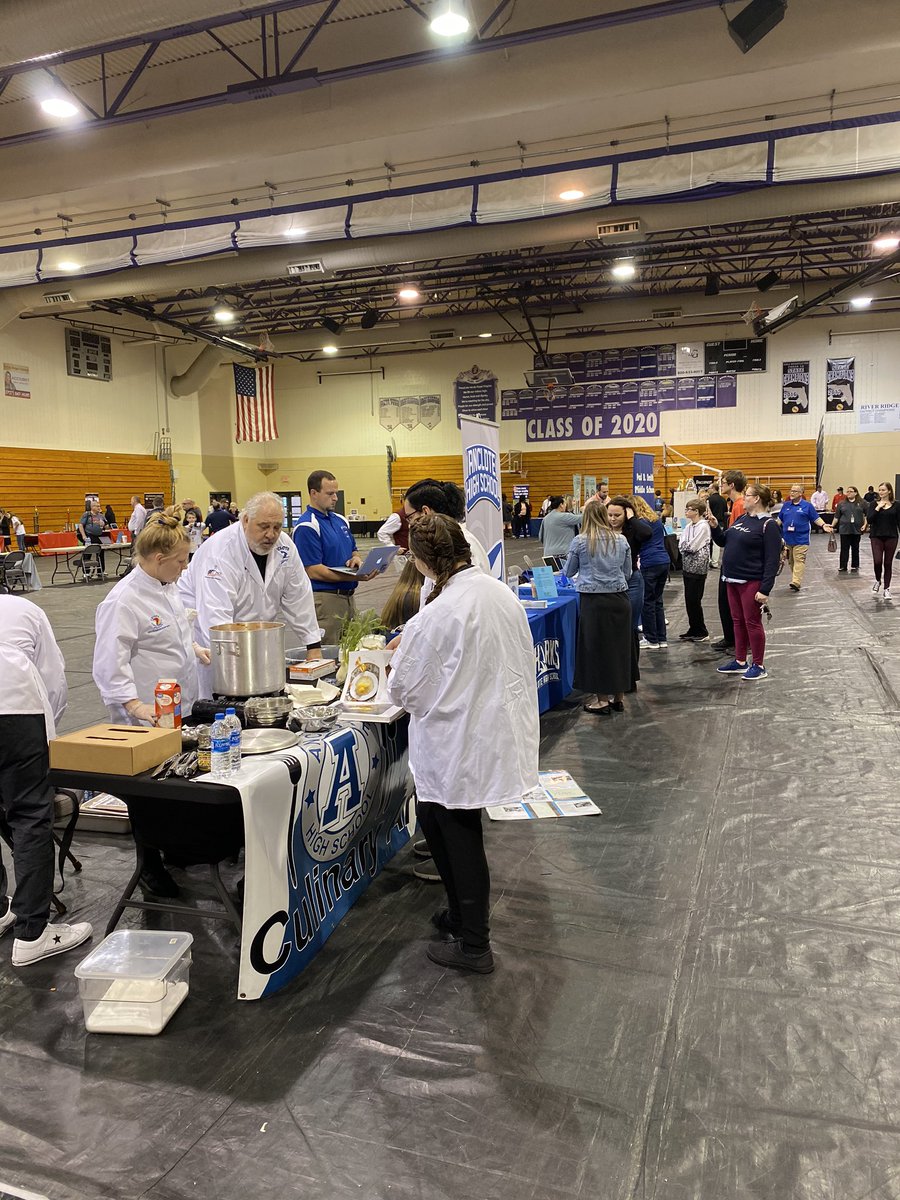 Pasco Pathways event is underway <a href="/rrhsknights/">River Ridge Knights</a> So much greatness and opportunity on display tonight <a href="/pascoschools/">Pasco County Schools</a> #pascotogether <a href="/PascoEnriched/">Samantha Del Valle</a> rocks!!!