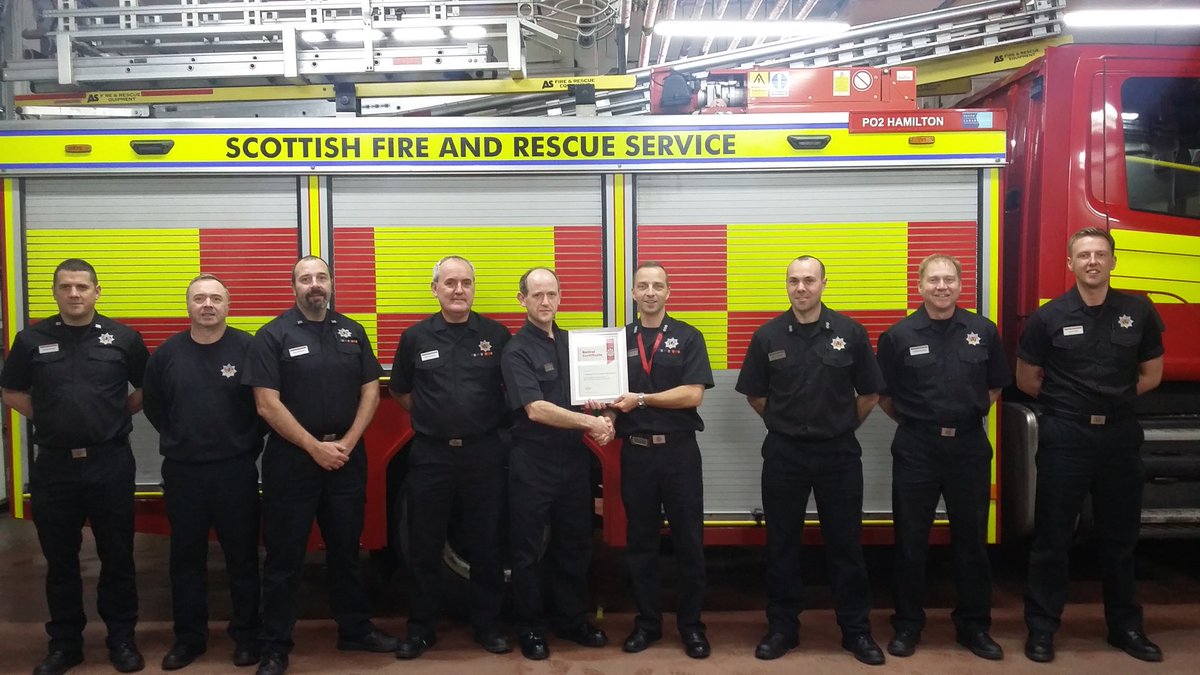 Today I had the pleasure of thanking Firefighter Stevie Sandilands for his dedication and service on his final shift with White Watch. All the best in your retirement Stevie 👏