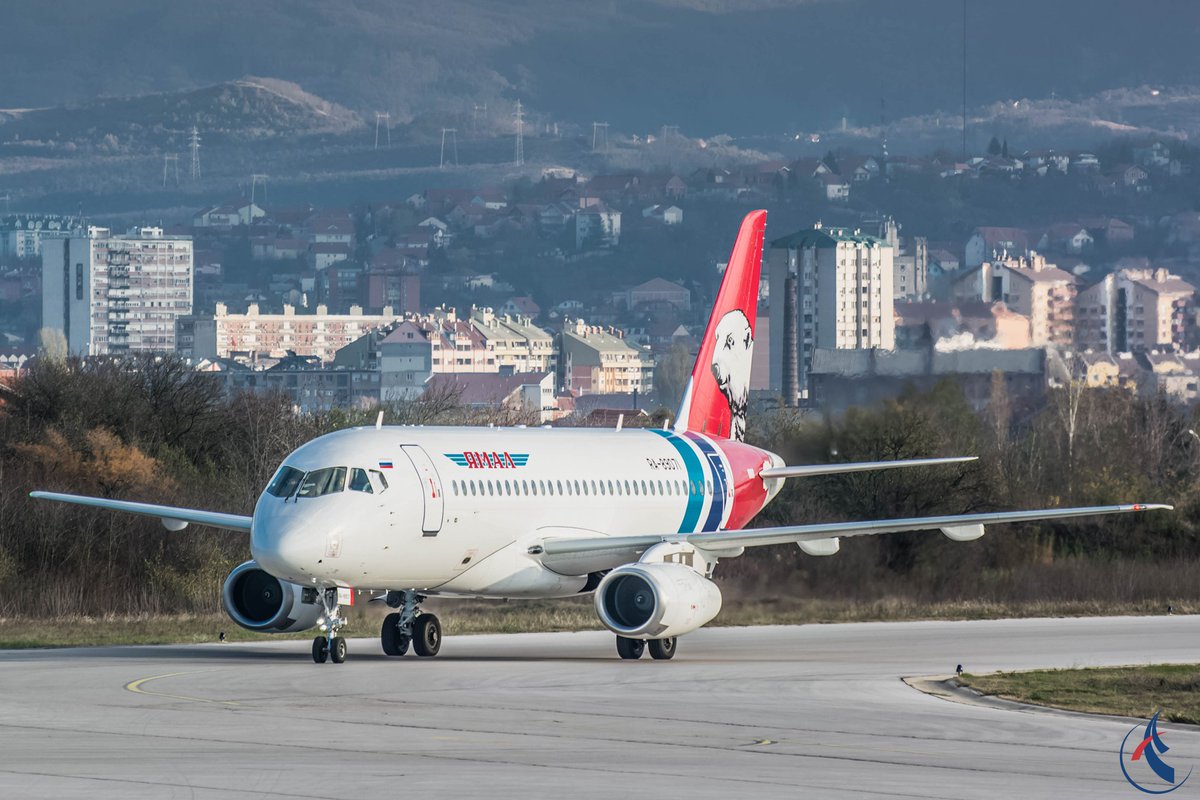 NisAirport's tweet photo. Mlada fudbalska reprezentacija Rusije ispod 21 godine, koja će sutra odmeriti svoje snage sa našom reprezentacijom u Nišu, doputovala je danas na Aerodrom Konstantin Veliki Niš avio-kompanijom Yamal Airlines ✈️🇷🇸⚽🇷🇺✈️
#NIS #LYNI #INI https://t.co/fRTWpUMiBw