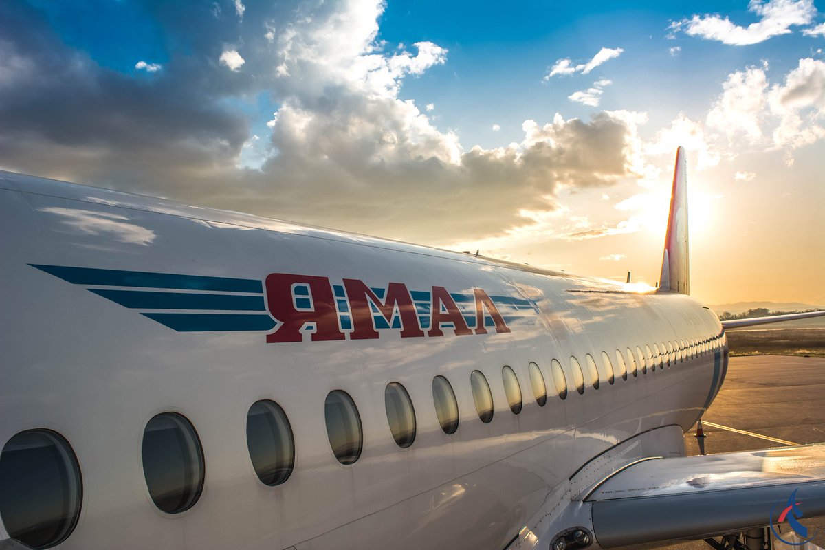 NisAirport's tweet photo. Mlada fudbalska reprezentacija Rusije ispod 21 godine, koja će sutra odmeriti svoje snage sa našom reprezentacijom u Nišu, doputovala je danas na Aerodrom Konstantin Veliki Niš avio-kompanijom Yamal Airlines ✈️🇷🇸⚽🇷🇺✈️
#NIS #LYNI #INI https://t.co/fRTWpUMiBw
