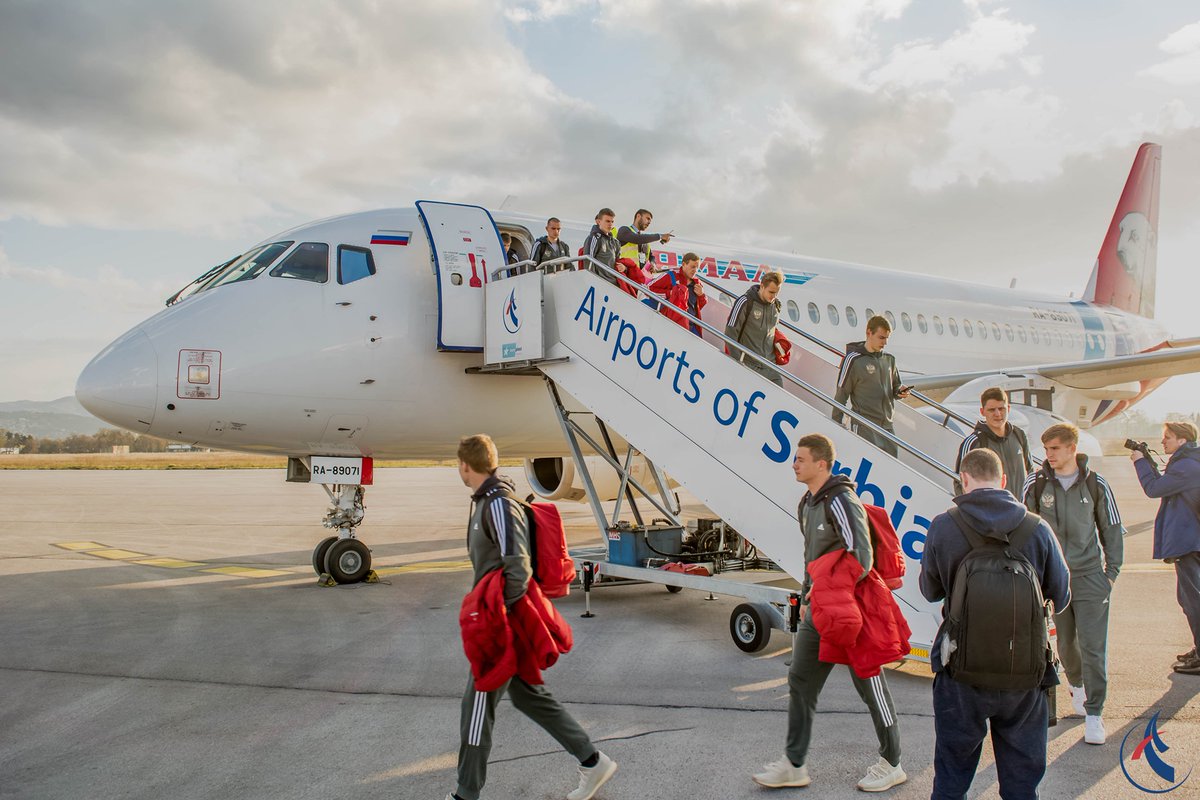 NisAirport's tweet photo. Mlada fudbalska reprezentacija Rusije ispod 21 godine, koja će sutra odmeriti svoje snage sa našom reprezentacijom u Nišu, doputovala je danas na Aerodrom Konstantin Veliki Niš avio-kompanijom Yamal Airlines ✈️🇷🇸⚽🇷🇺✈️
#NIS #LYNI #INI https://t.co/fRTWpUMiBw