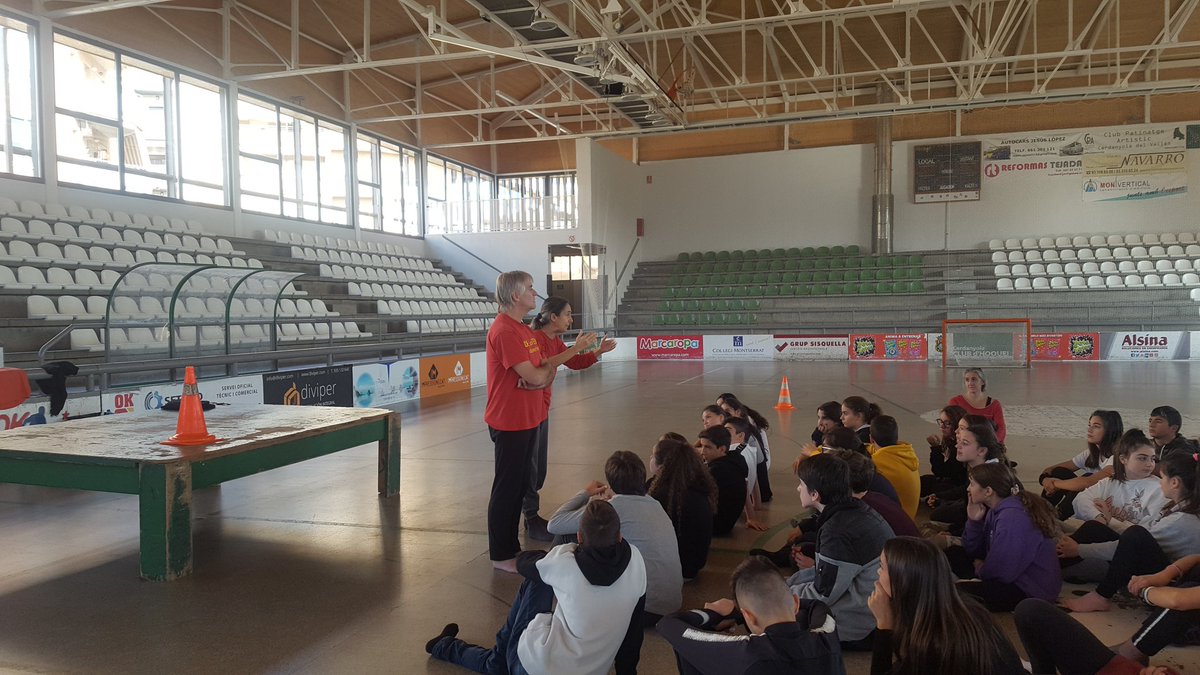 MerceRomR's tweet photo. Avui ha començat de nou el projecte #FiveDaysToDance al @insjaumemimo . En cada projecte renovo el meu compromís amb la força de la dansa i la capacitat transformadora per despertar l'esperit del nostre alumnat. Gràcies DeLoopers per fer-ho possible @educaciocat @InfoCerdanyola https://t.co/UN4BXQbXB5