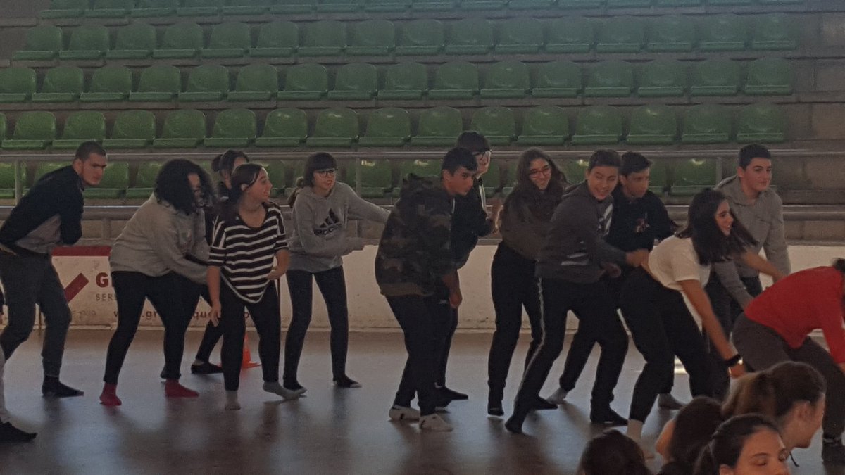 MerceRomR's tweet photo. Avui ha començat de nou el projecte #FiveDaysToDance al @insjaumemimo . En cada projecte renovo el meu compromís amb la força de la dansa i la capacitat transformadora per despertar l'esperit del nostre alumnat. Gràcies DeLoopers per fer-ho possible @educaciocat @InfoCerdanyola https://t.co/UN4BXQbXB5