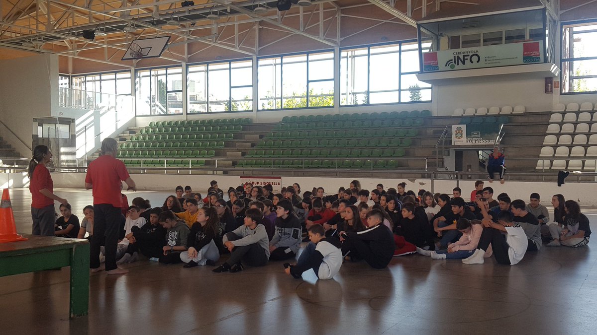 MerceRomR's tweet photo. Avui ha començat de nou el projecte #FiveDaysToDance al @insjaumemimo . En cada projecte renovo el meu compromís amb la força de la dansa i la capacitat transformadora per despertar l'esperit del nostre alumnat. Gràcies DeLoopers per fer-ho possible @educaciocat @InfoCerdanyola https://t.co/UN4BXQbXB5