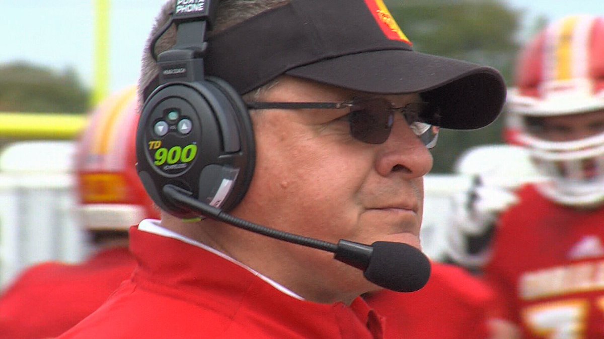 j_lenard's tweet photo. BREAKING: Pitt State head coach Tim Beck has announced his resignation.
Beck was 82-35 (.700) in 10 seasons as the Gorillas head coach, including winning the team's 4th national championship in 2011. https://t.co/uHaU6SFRPB