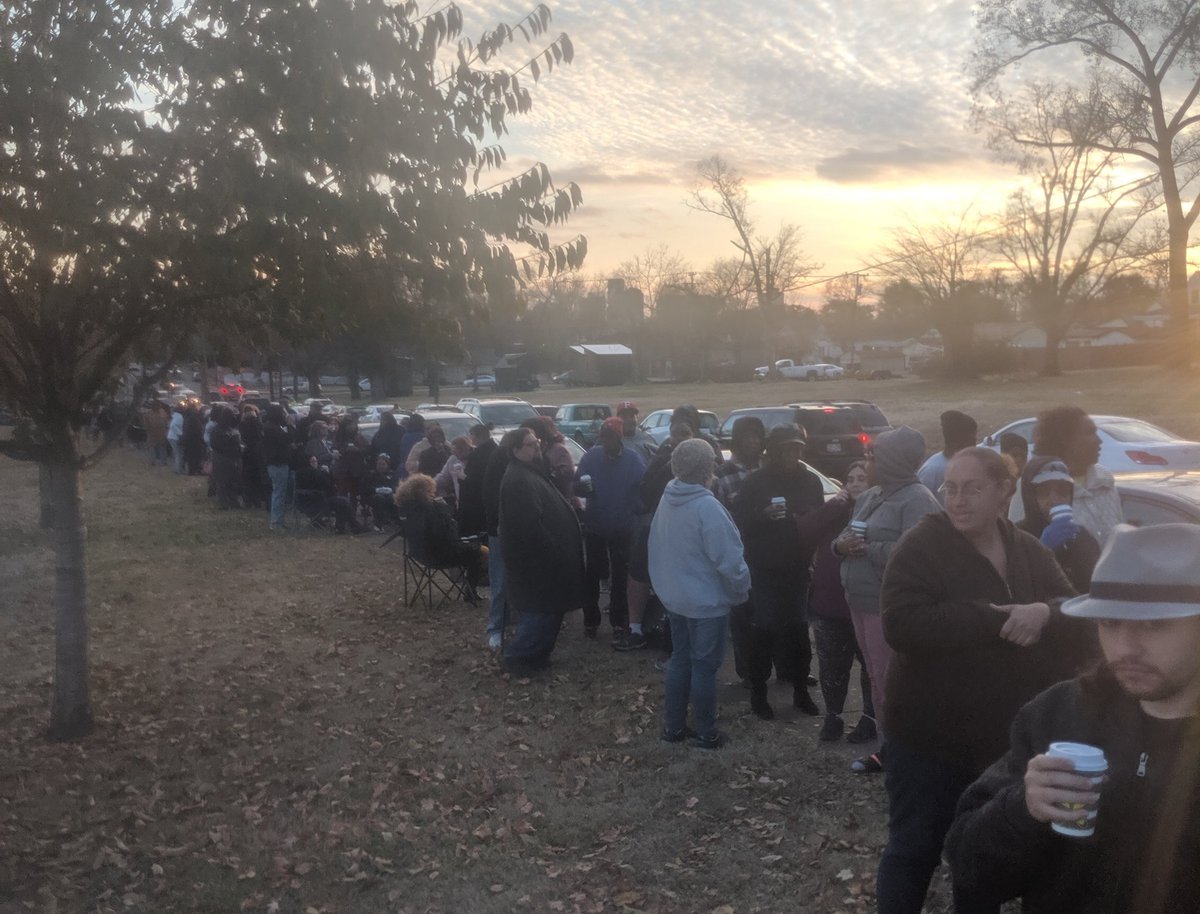 It's a beautiful night for a free turkey!!! Join <a href="/TJradioo/">TJ</a> at 610 Vernon Winfrey Avenue for the <a href="/LernerandRowe/">Lerner and Rowe</a> turkey giveaway and get yourself a frozen turkey and all the fixings!