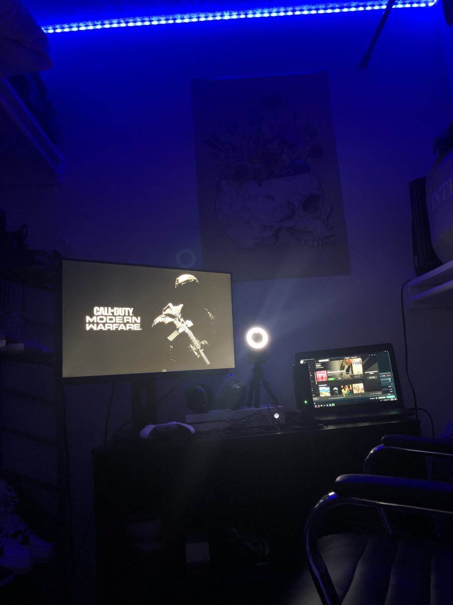 CarToTheLow's tweet photo. It’s that time again friends! Live! Link in my bio! https://t.co/QpZhPiDMnu #twitch #twitchstreamer #smallstreamer #twitchaffiliate #callofduty #smallstreamercommunity #supportsmallstreamers #smallstreamersconnect #xboxstreamer #xboxone #gaming #callofdutystreams #streamerlife https://t.co/YAvj7C7Eb4