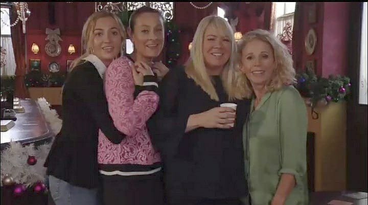 🐝🦋Louise Tilly Mitchell🦋🐝 (@mitchelllouisex) on Twitter photo 