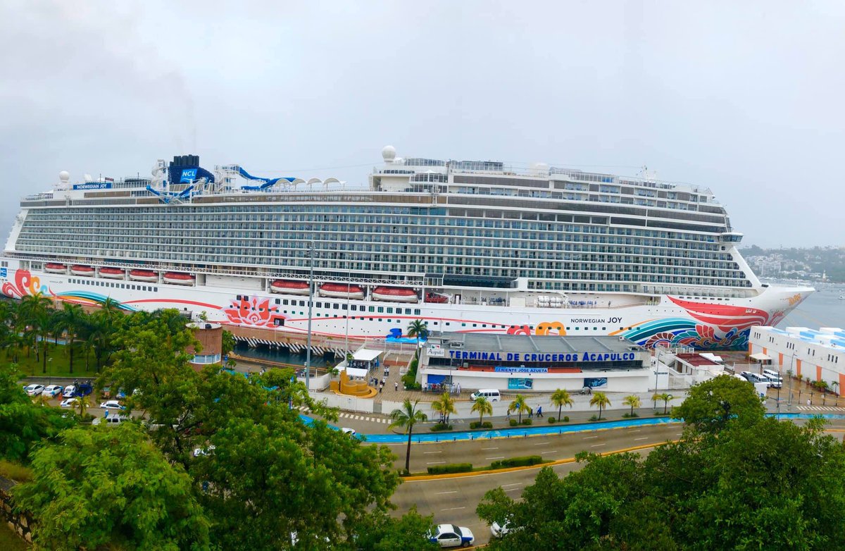 alexfinerooster's tweet photo. Guiading Our Cruise Ship Passengers @VisitAcapulco  From @CruiseNorwegian #NorwegianJoy “Endangered Baby Sea Turtles &amp; City Tour” Shore Excursion Provided By @TotalGusto  @FCCAupdates  @SECTUR_mx @Sectur_Guerrero @Sectur_Acapulco  #DejateGuiarPorAcapulco #LocalExpertAcapulco https://t.co/jMlfkqZTMd