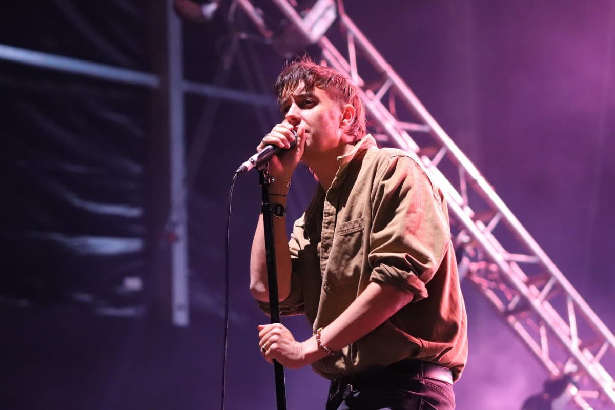 r101ck's tweet photo. .@thestrokes en el @CoronaCapital ¿Qué opinas del primer día del #CoronaCapital19 ? 
#Capital101 #CoronaCapital https://t.co/zIT5g2Hf6J