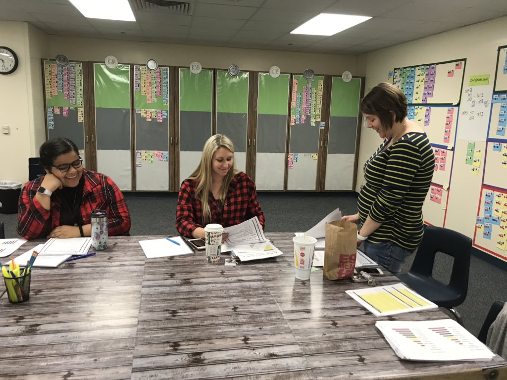 Laura Sloan tweet media