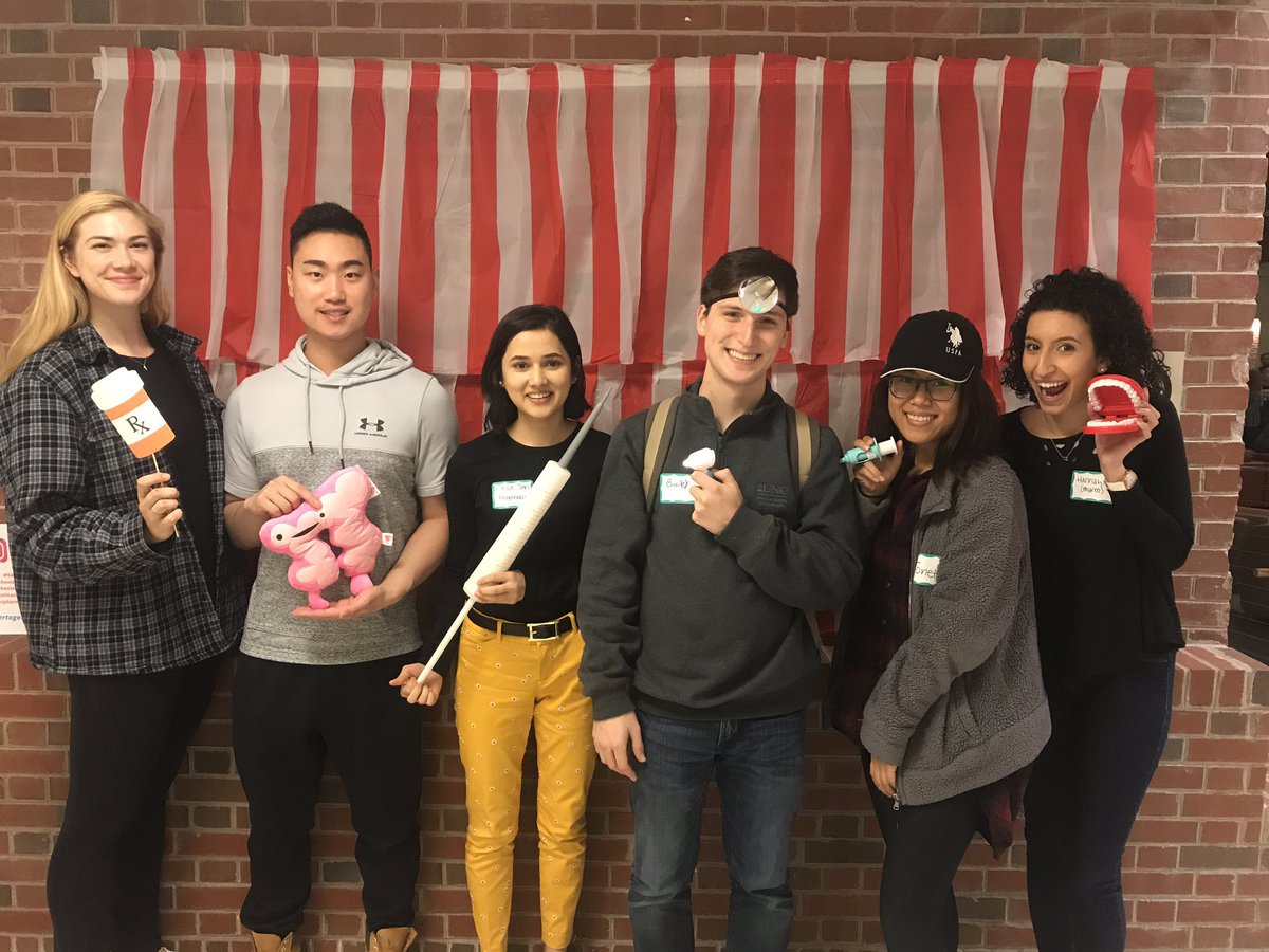 UNCPharmacy's tweet photo. Our PY1s realize that a #communityofcollaboration makes all of us #bettertogether. We had so much fun getting to know other students from @uncschoolofdentistry @carolinanursing & @uncschoolofmedicine thanks to @ipe4unc https://t.co/CZnnWhA9jv