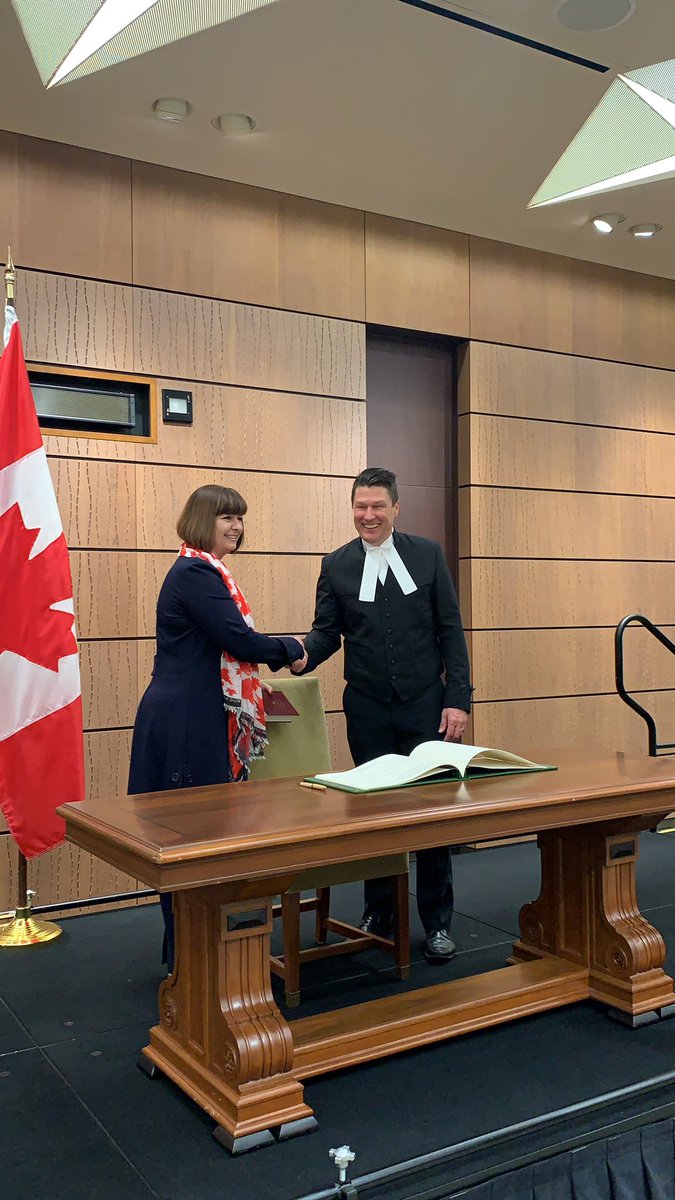 mflalonde's tweet photo. Très honorée de prêter serment aujourd’hui à titre de députée fédérale entourée de ma famille. Honoured to take my oath as a Member of Parliament today surrounding by my family. https://t.co/P4IIHqbhMn