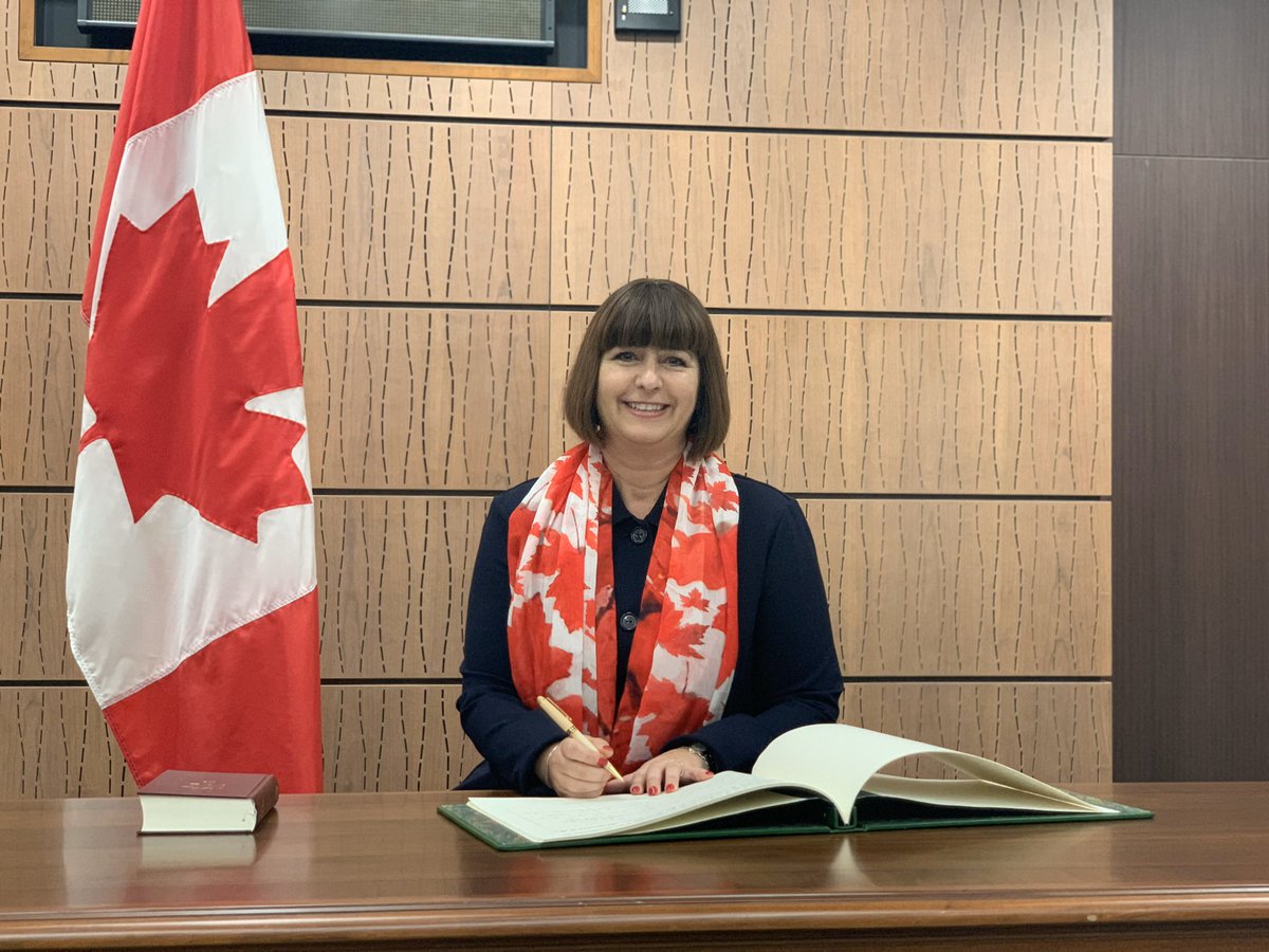 mflalonde's tweet photo. Très honorée de prêter serment aujourd’hui à titre de députée fédérale entourée de ma famille. Honoured to take my oath as a Member of Parliament today surrounding by my family. https://t.co/P4IIHqbhMn