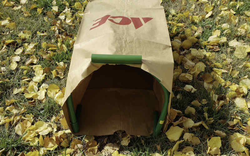 GardenJunkie1's tweet image. The innovative Leaf Gulp helps you "gulp up" leaves from your yard or garden by keeping your plastic or paper bags open. Check out what we thought of it in our review! bit.ly/2QFsONu #GPReview #leafgulp #gardencleanup #lawncare #productreview #gardeningproducts