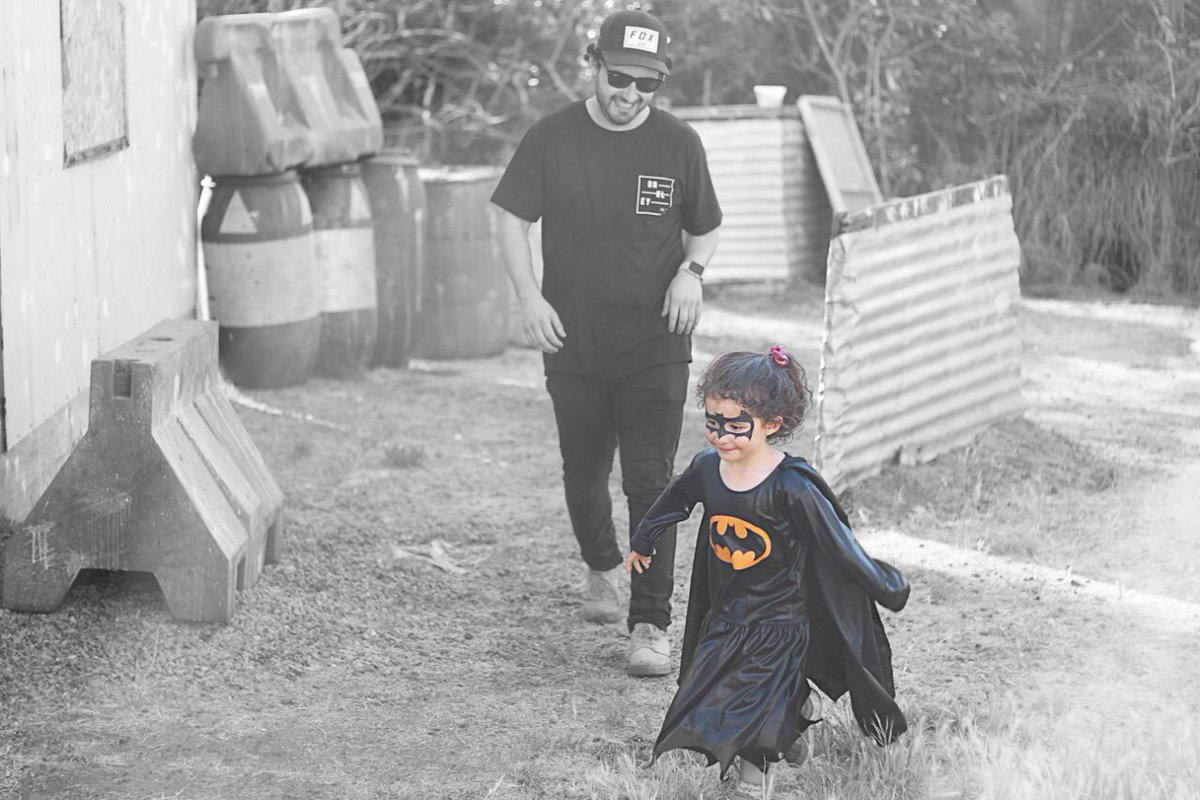 matoarq's tweet photo. Trinchera / batichica / compartir 

#machali #trincheras #batichica #batman #bombitas #agua #bombitasdeagua 

https://t.co/TLQibGXfT0 https://t.co/TjtCNef67E