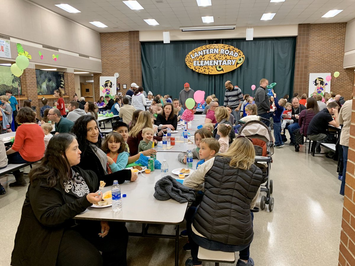 LREhseIN's tweet photo. The Luau was such a fun event on Saturday.  Thank you to the PTO and all of our volunteers.  They spent countless hours to provide our students with an enjoyable and memorable experience! https://t.co/3FvG77GaBz