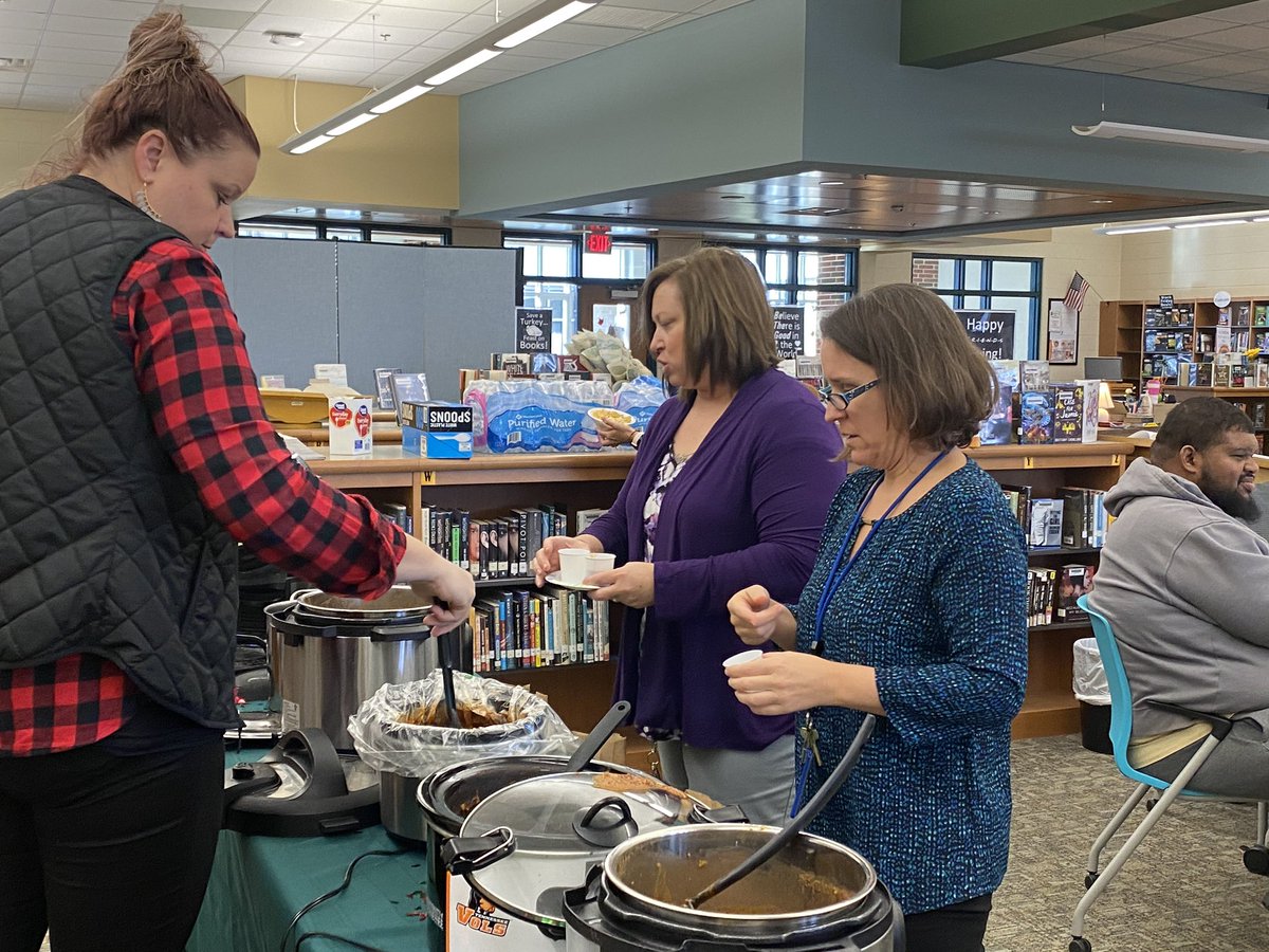 hhs_prncpl's tweet photo. The @HenricoHighSch Chili Cook Off was a hit! Mr. Gooden took 1st with his delicious green chili 🌶! #plcmonday #halfdayfun #EatTogether #GrowTogether https://t.co/kDPQXkfNF9